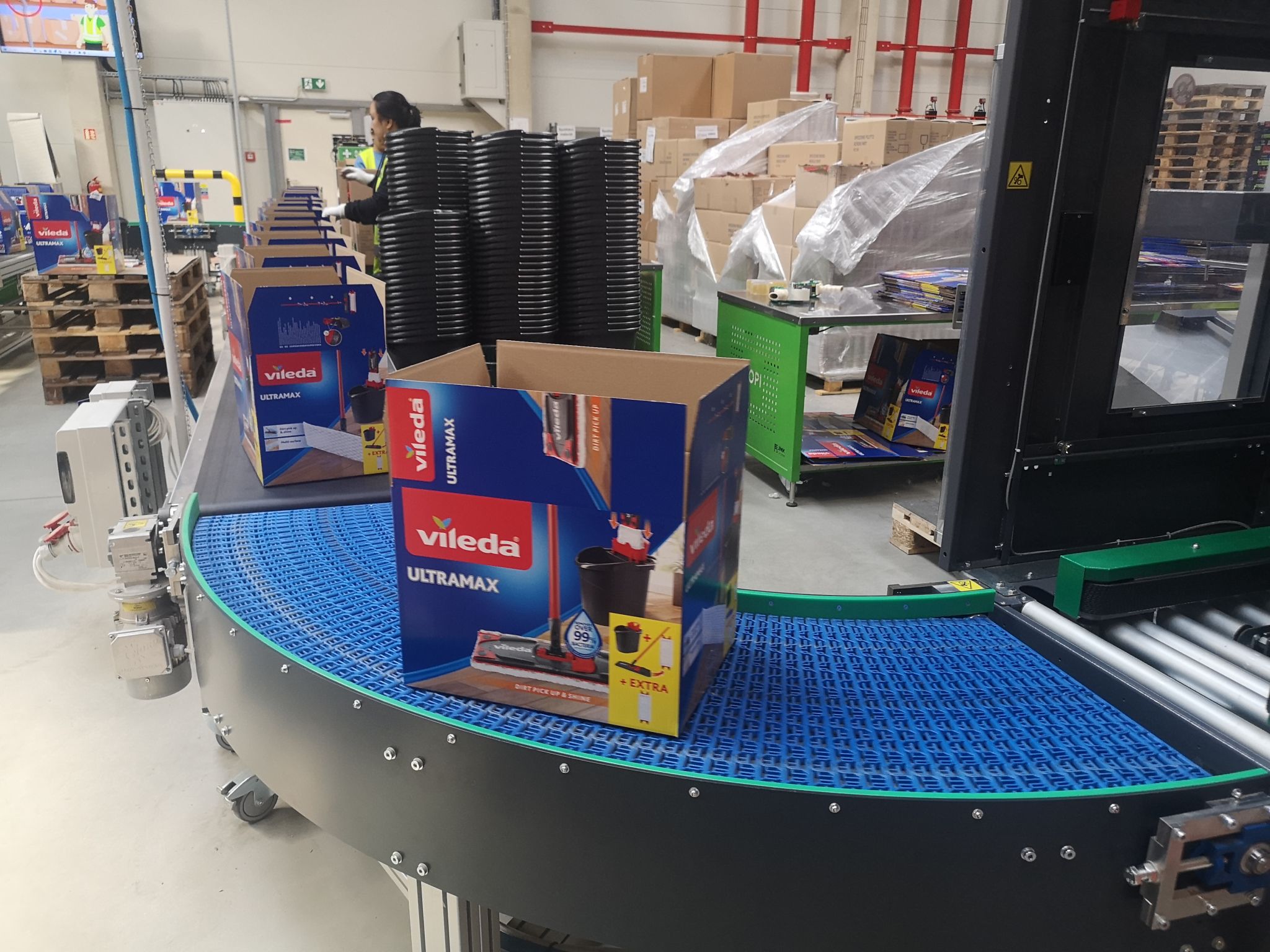 Vileda warehouse team and operation